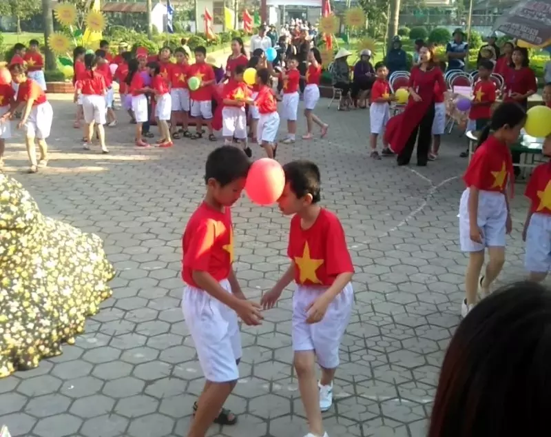 Trò chơi team building "Bóng bay tình yêu"