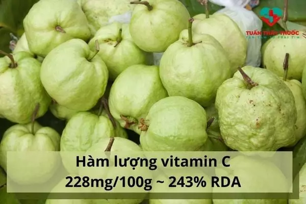 Đứng đầu danh sách trái cây có nhiều vitamin C là ổi.