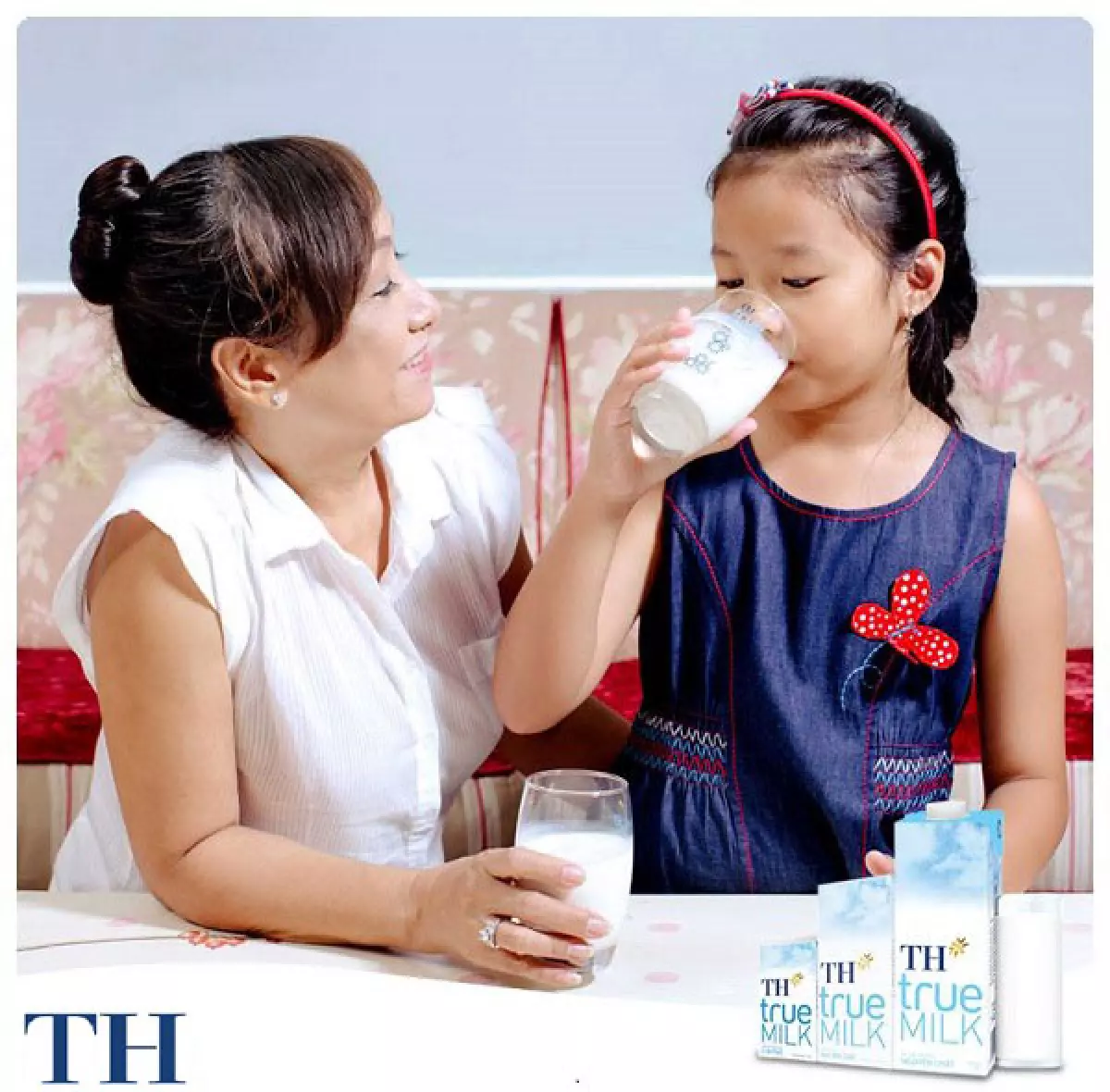 Thùng sữa tươi TH Milk nguyên chất hộp 1Lít