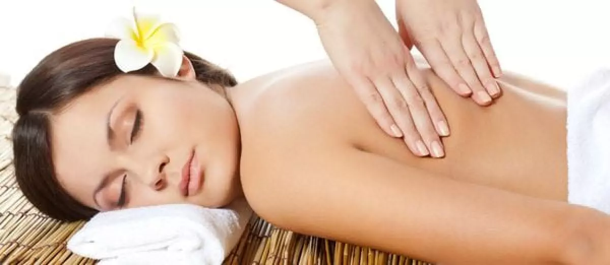 Nên hay không việc massage body sau sinh?