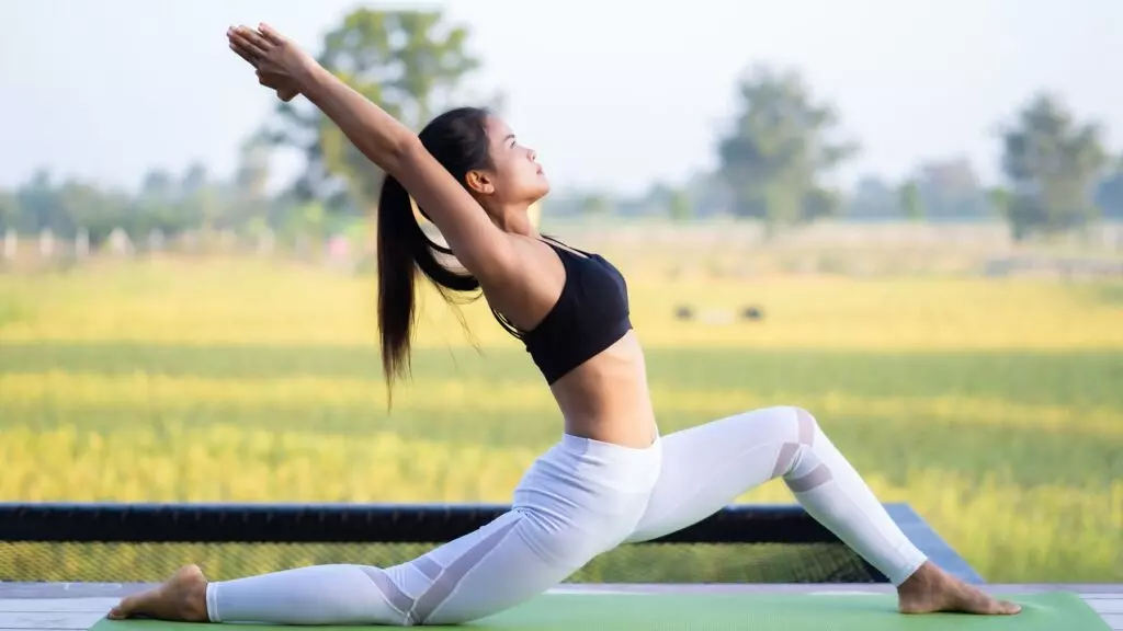 Thực hiện thường xuyên Yoga hoặc Aerobic